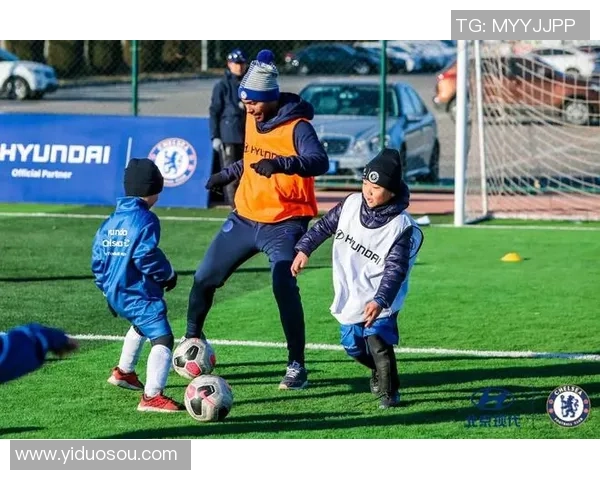 巨星闪耀绿茵场回顾不同时代足球传奇人物辉煌时刻