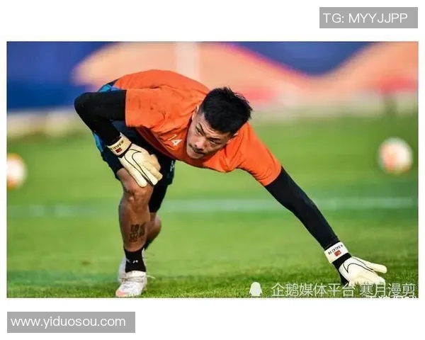 帅气足球明星展现英俊风采动感十足,完美诠释运动魅力与青春气息 帅气足球明星展现英俊风采动感十足,完美诠释运动魅力与青春气息