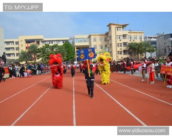 独特设计展现足球球星风采的胸针饰品彰显运动激情与时尚魅力 独特设计展现足球球星风采的胸针饰品彰显运动激情与时尚魅力