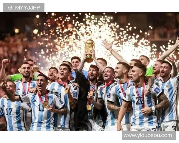 足球巨星开启荣耀之门象征奋勇拼搏与冠军梦想